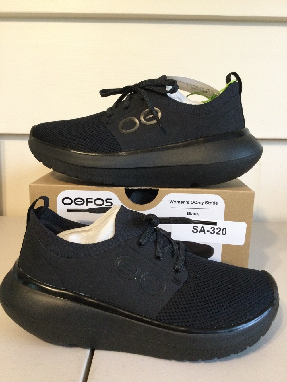 OOFOS Women's OOlly Stride Black Slip-On Sneakers - Size 6 - Picture 4 of 5